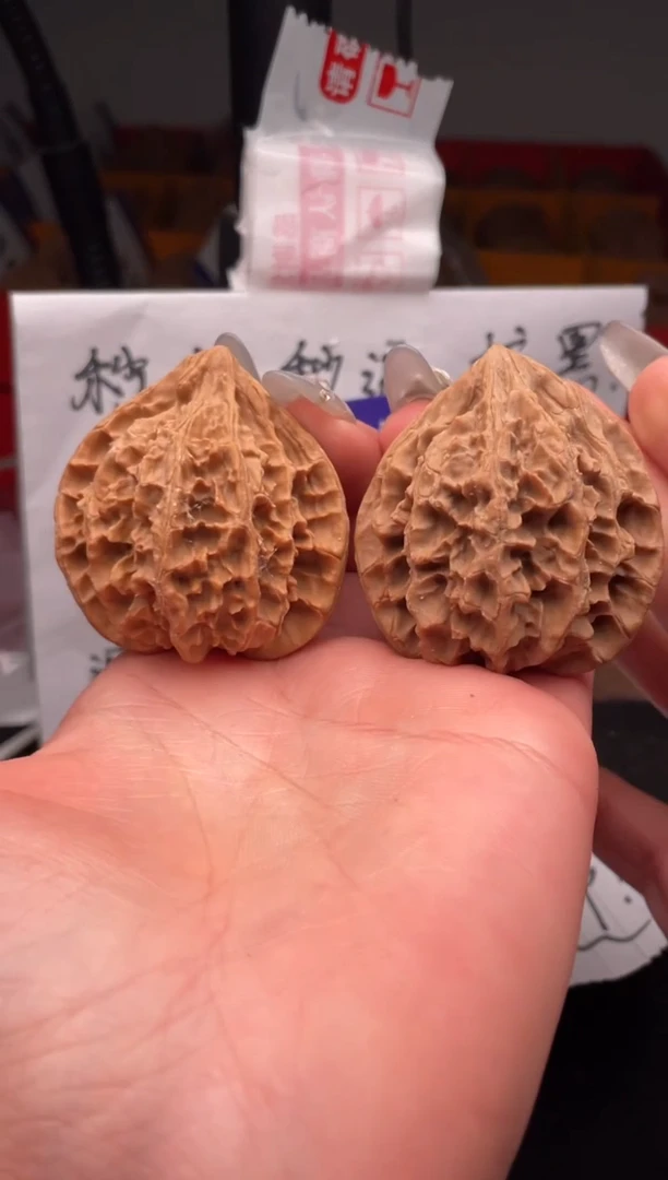 【闪购商品】文玩核桃吊坠101 灯笼 44