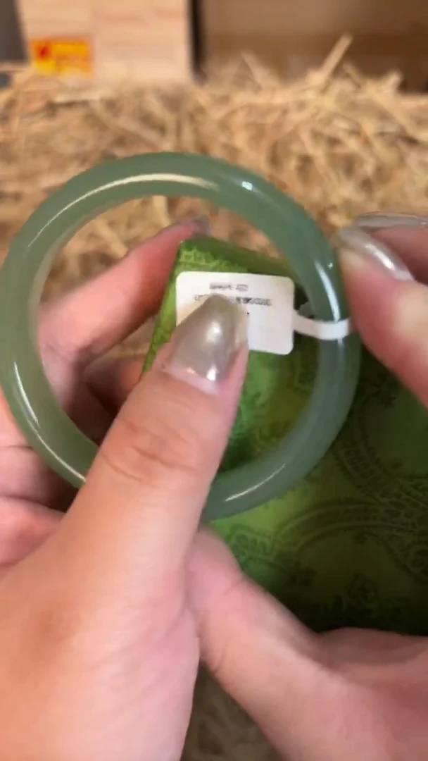 未镶嵌手镯石英质玉编号M-323