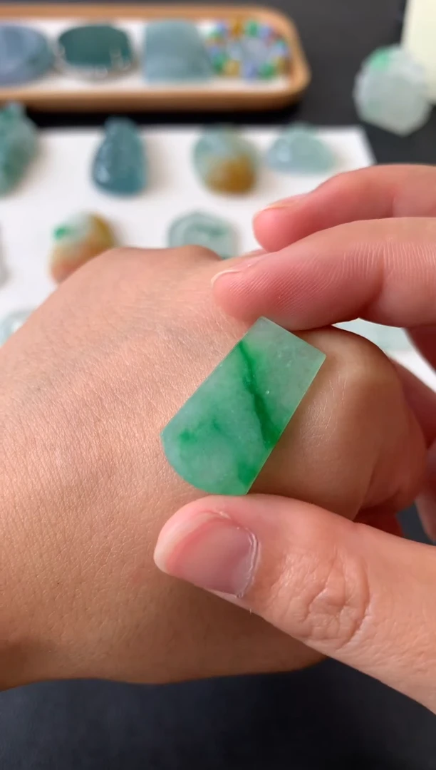未镶嵌定制翡翠翡翠