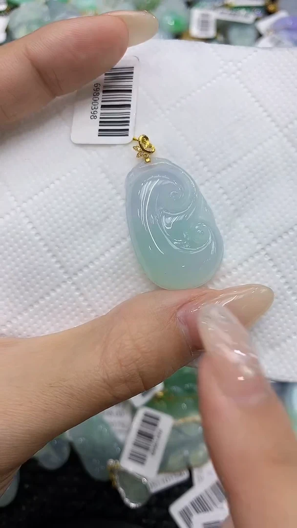 翡翠18K金镶嵌颈饰111111111111