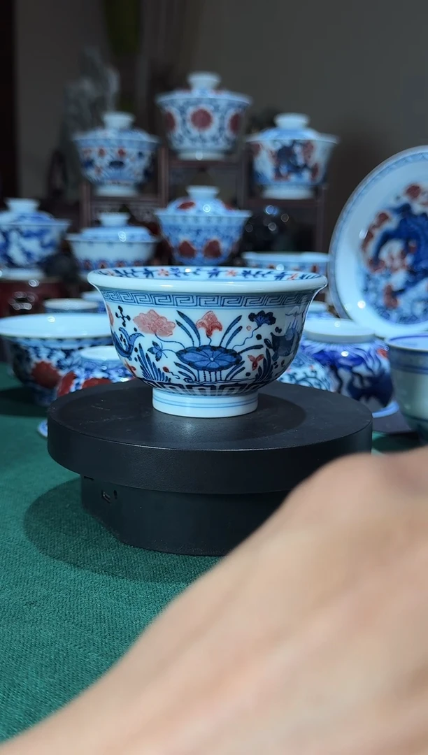 鱼藻纹青花釉里红压手杯