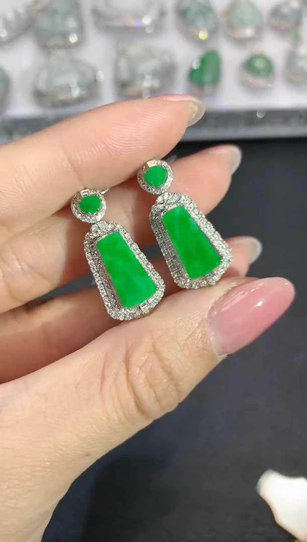 【闪购商品】翡翠吊坠(不含链)18K金镶嵌C39 多样性发货一件