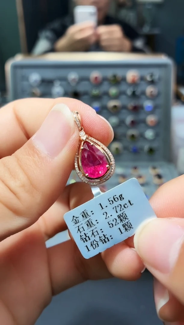 颈饰18K金镶嵌碧玺2.72.