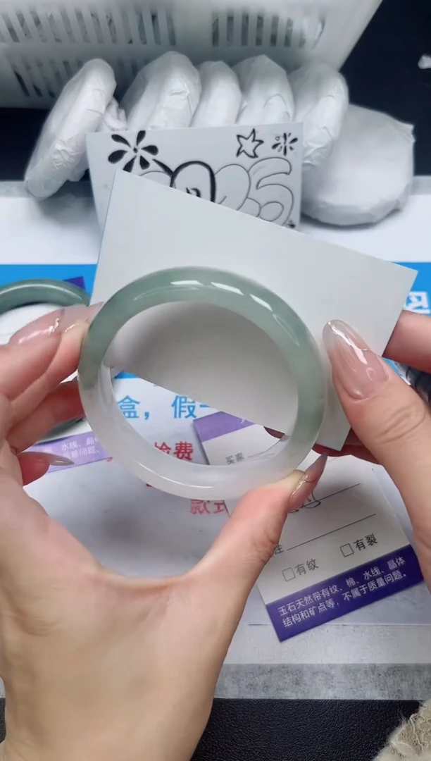 【闪购商品】石英质玉手镯未镶嵌221