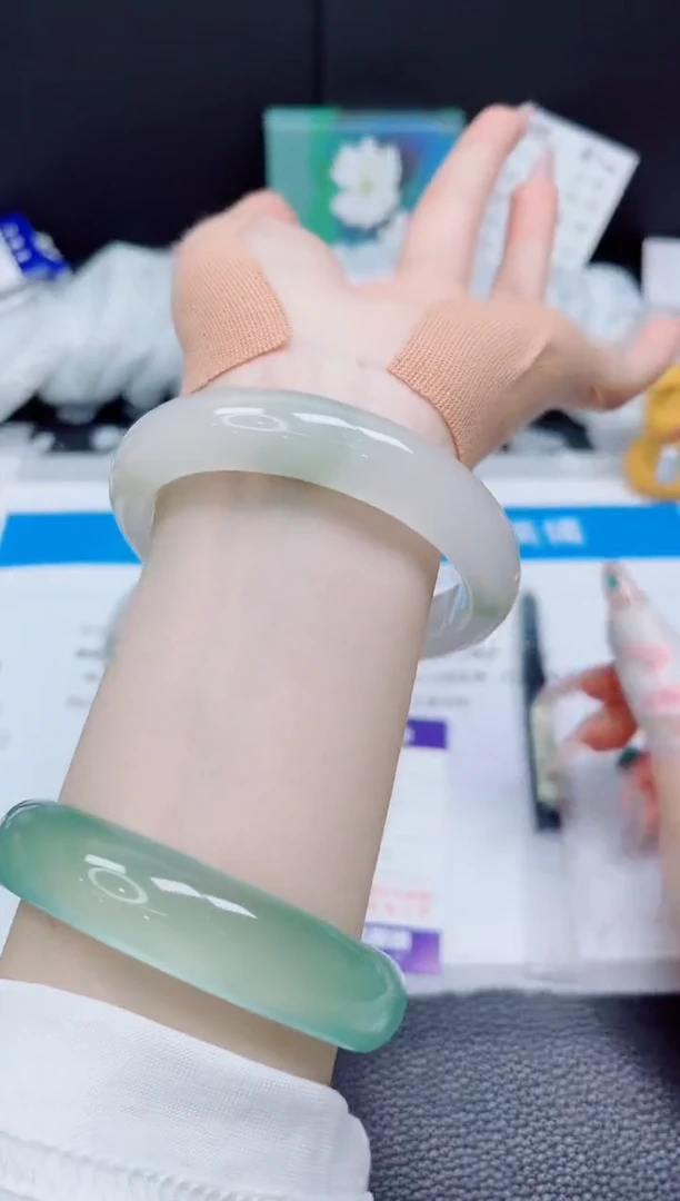 石英质玉手镯未镶嵌204-56.6