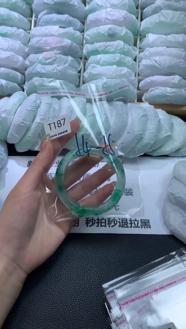 未镶嵌手镯石英质玉187