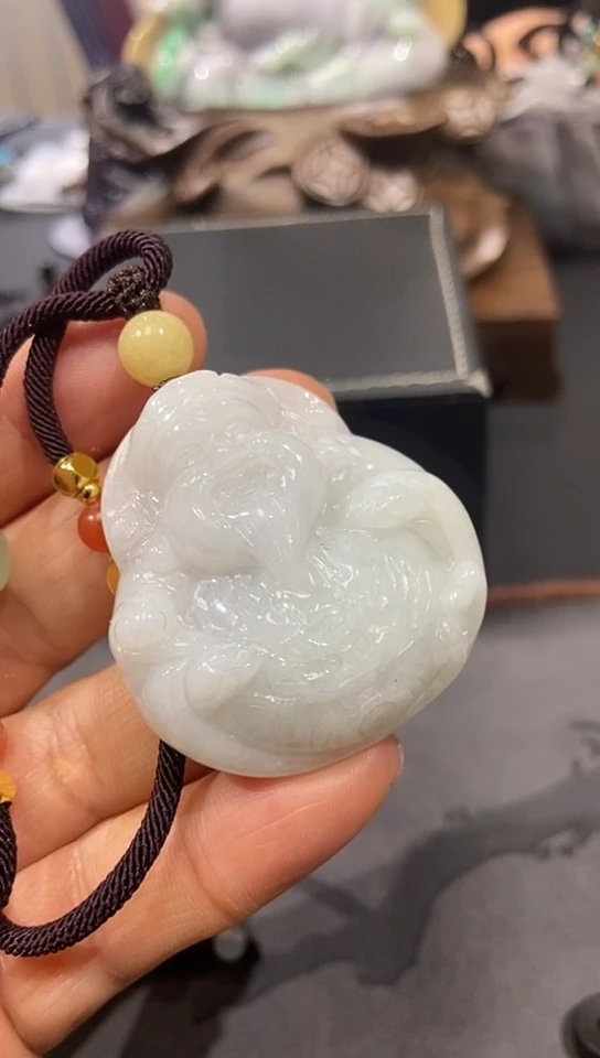 翡翠未镶嵌颈饰乔****i吊坠