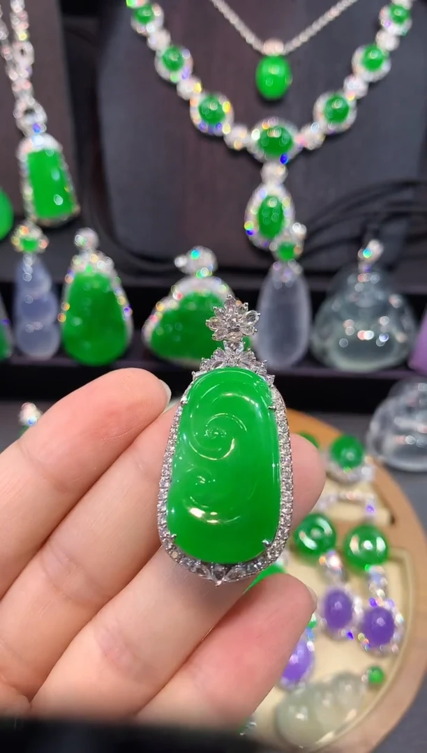 翡翠18K金镶嵌吊坠(不含链)如意