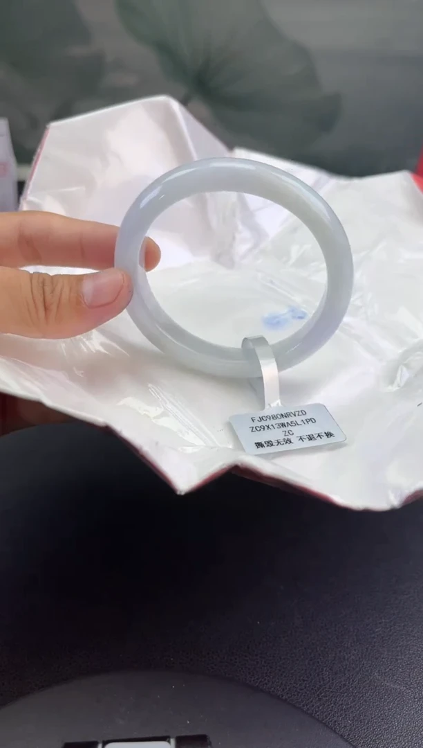 翡翠手镯（贵妃镯）未镶嵌翡翠手镯