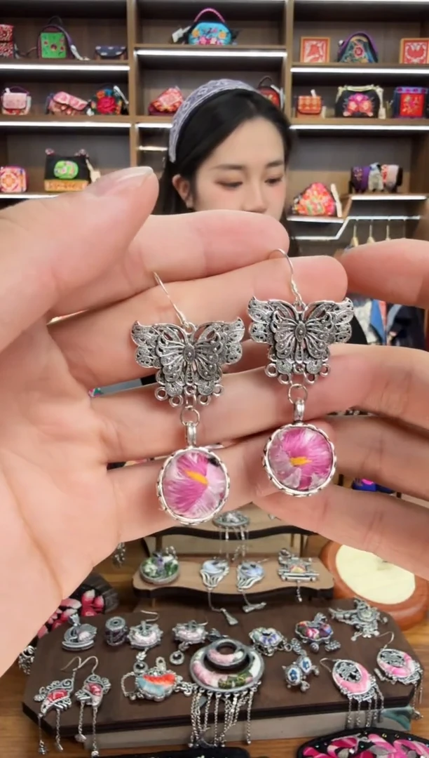 【闪购商品】织绣58蒙阿苏苗绣传承