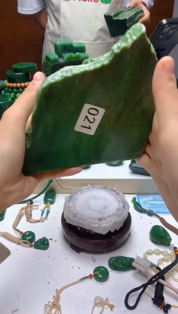 未镶嵌和田玉（碧玉）珠宝半成品0