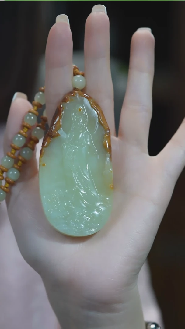 颈饰未镶嵌岫岩河磨玉（透闪石质玉）观音
