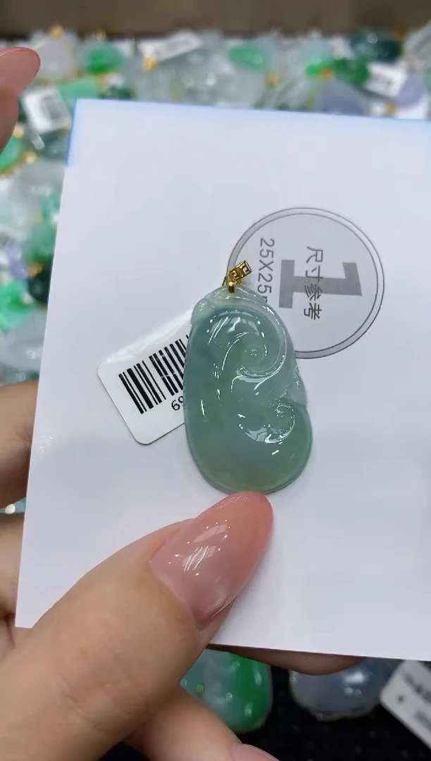 颈饰18K金镶嵌翡翠111111111111