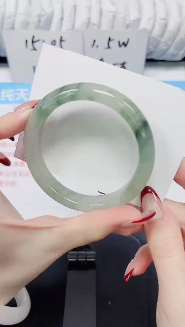 【闪购商品】石英质玉手镯未镶嵌81