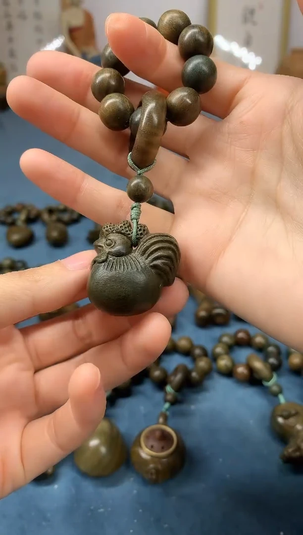 【闪购商品】维腊木（绿檀）把件小鸡 盘玩件