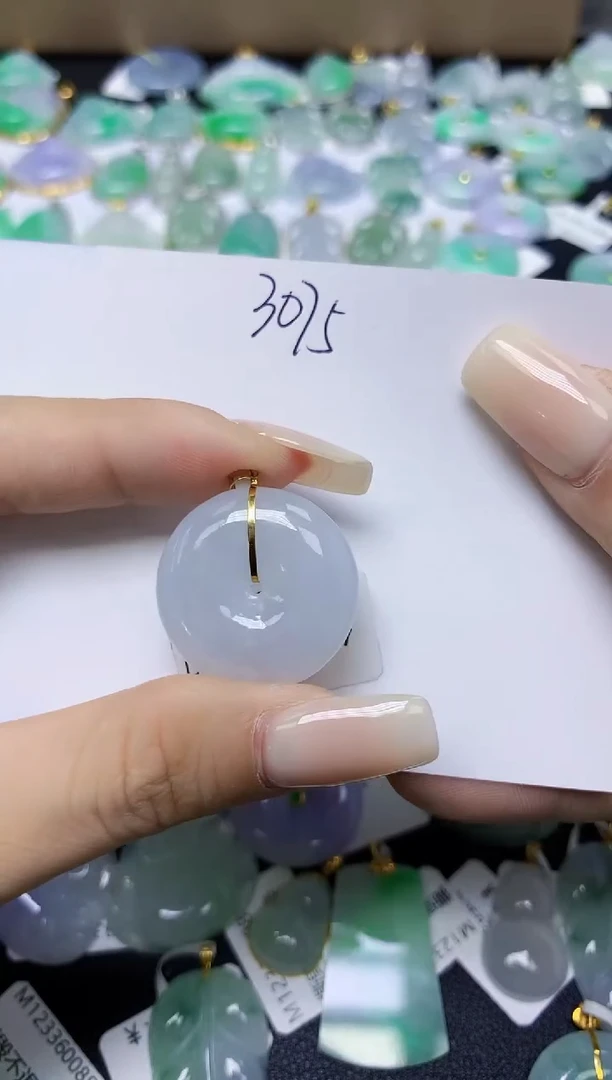 翡翠18K金镶嵌颈饰 天然缅甸翡翠A货