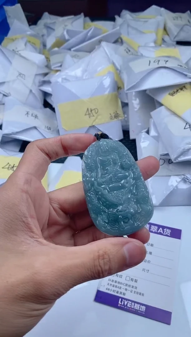 翡翠未镶嵌颈饰