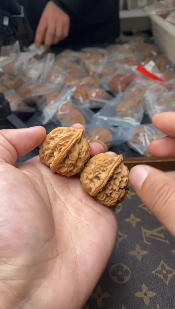 【闪购商品】文玩核桃把件A81号39尺梨木台