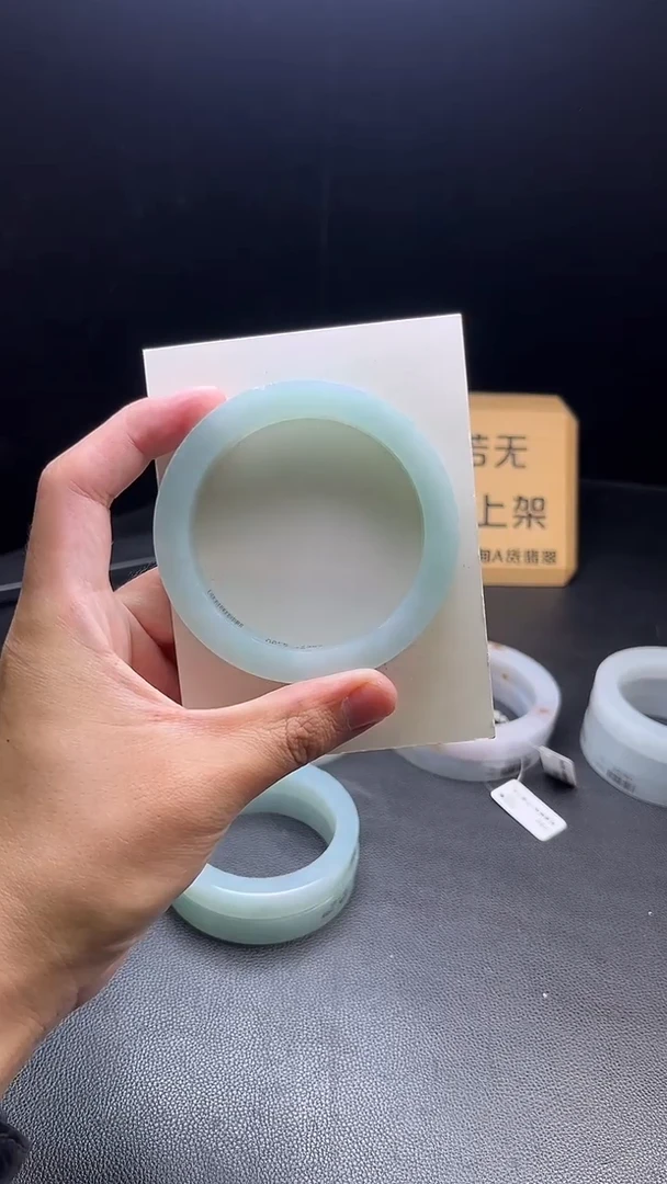 定制翡翠手镯未镶嵌猫**你地址
