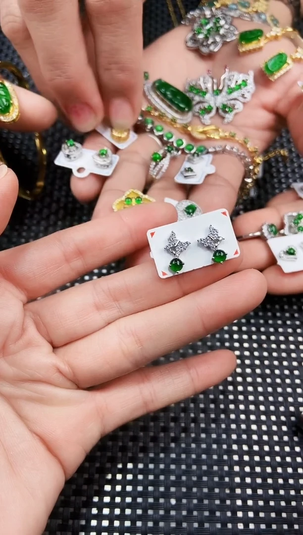 【闪购商品】翡翠耳饰未镶嵌111111111