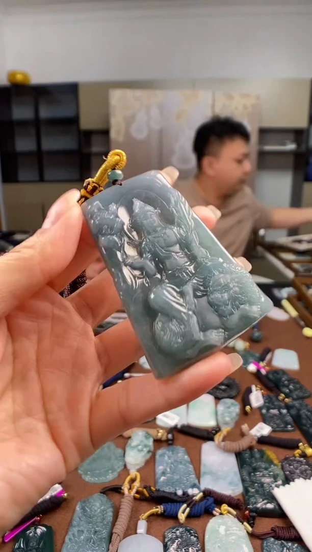 颈饰未镶嵌翡翠 多样性发其一