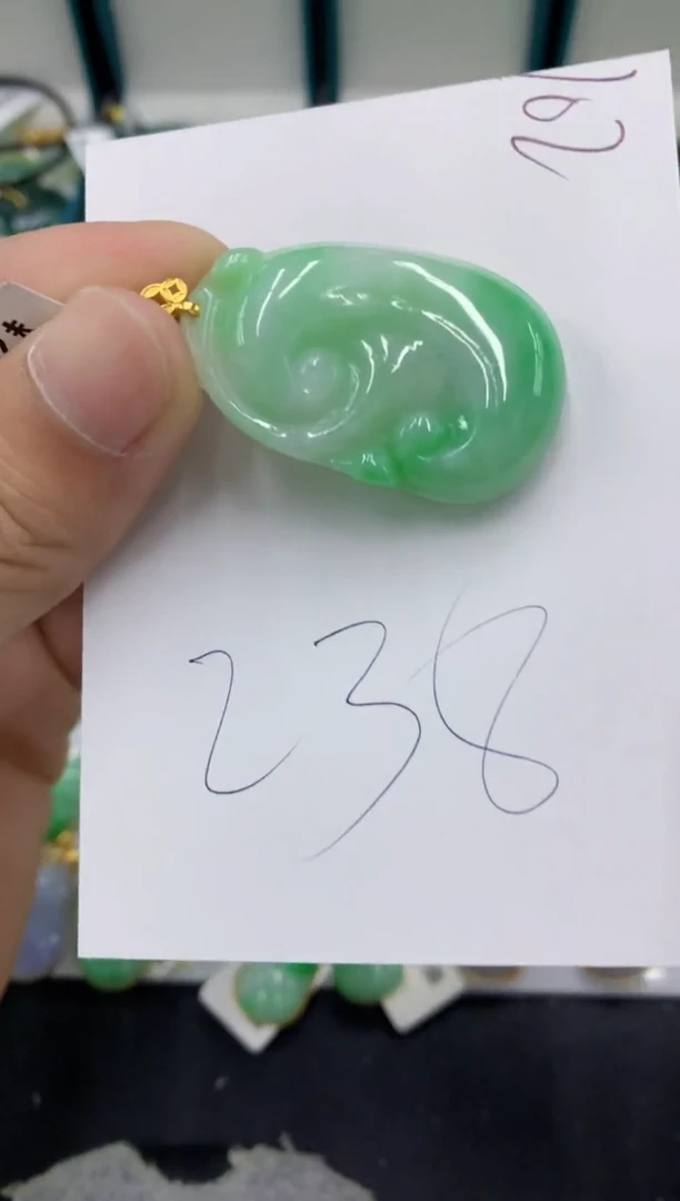 【闪购商品】翡翠颈饰18K金镶嵌翡翠