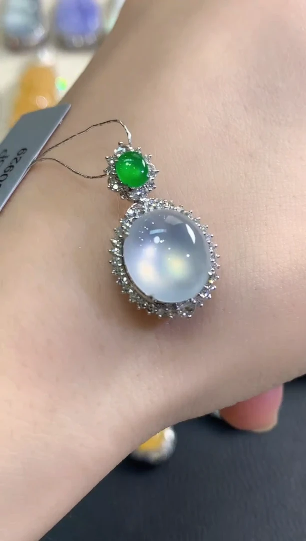 吊坠(不含链)18K金镶嵌翡翠秋日珠宝w73