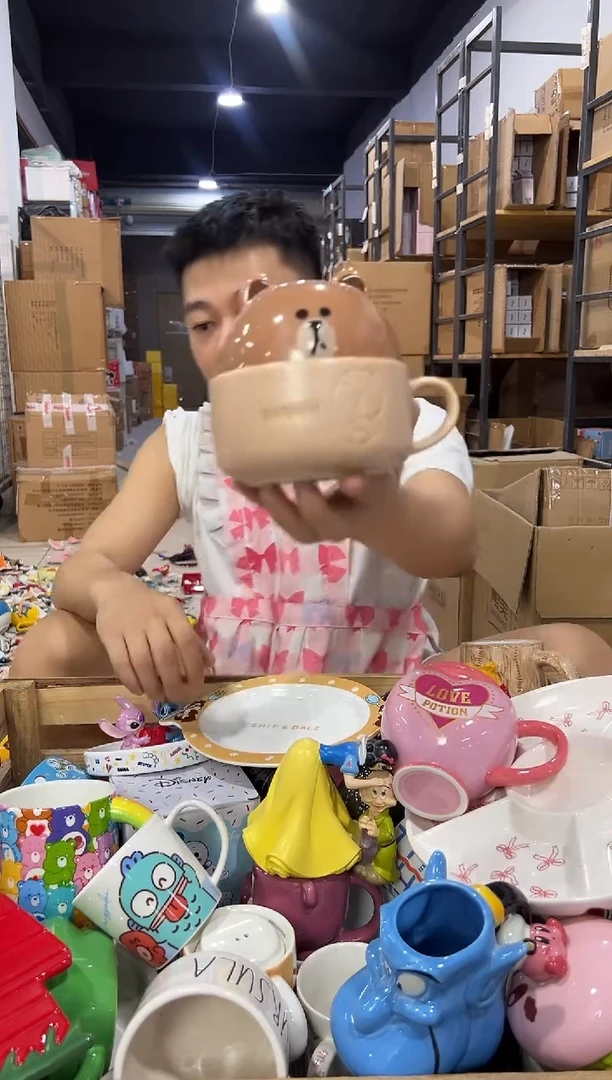 瓷片布朗熊带盖杯