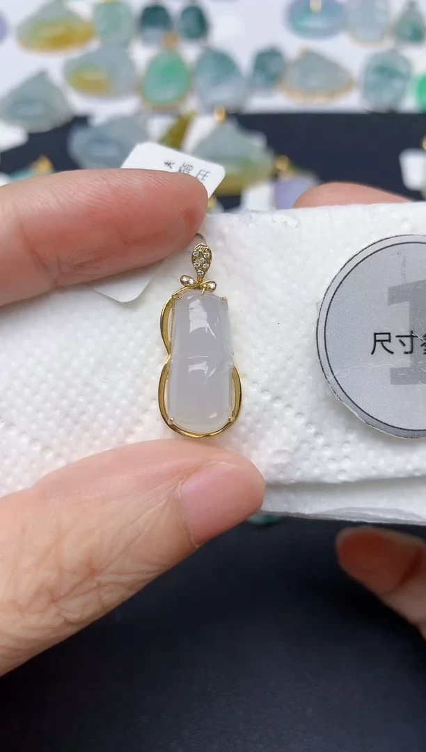 翡翠18K金镶嵌颈饰天然缅甸A货翡翠