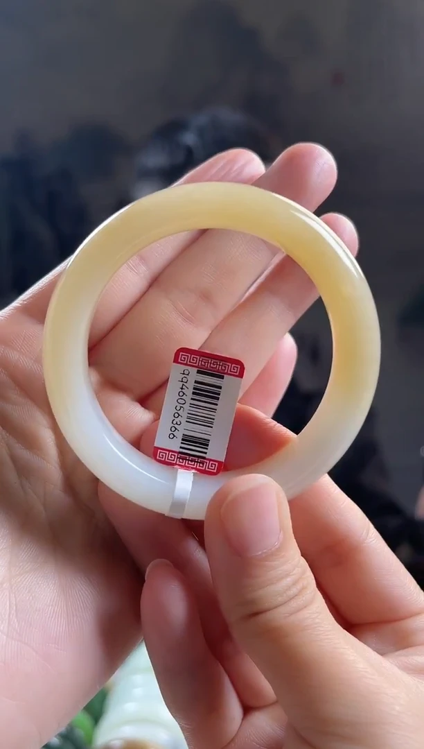 未镶嵌手镯和田玉50圈口6366