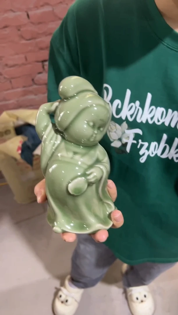 微瑕耀州窑青瓷石矶娘娘摆件