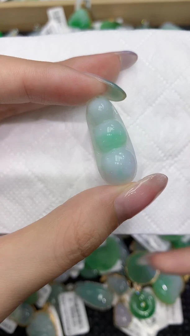 翡翠未镶嵌颈饰111111111111