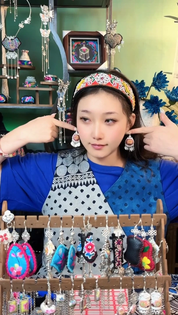 织绣彩云南阁非遗老绣饰品095