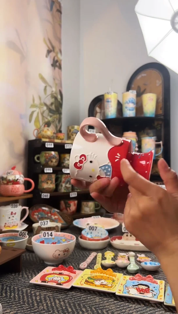 景德镇春序老师独家设计款手绘杯杯