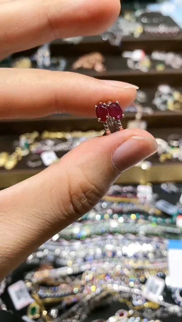 【闪购商品】红宝石耳饰银S925镶嵌耳钉