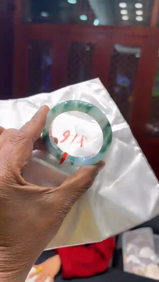 【闪购商品】翡翠手镯未镶嵌手镯