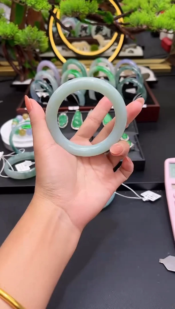 未镶嵌手镯翡翠手镯