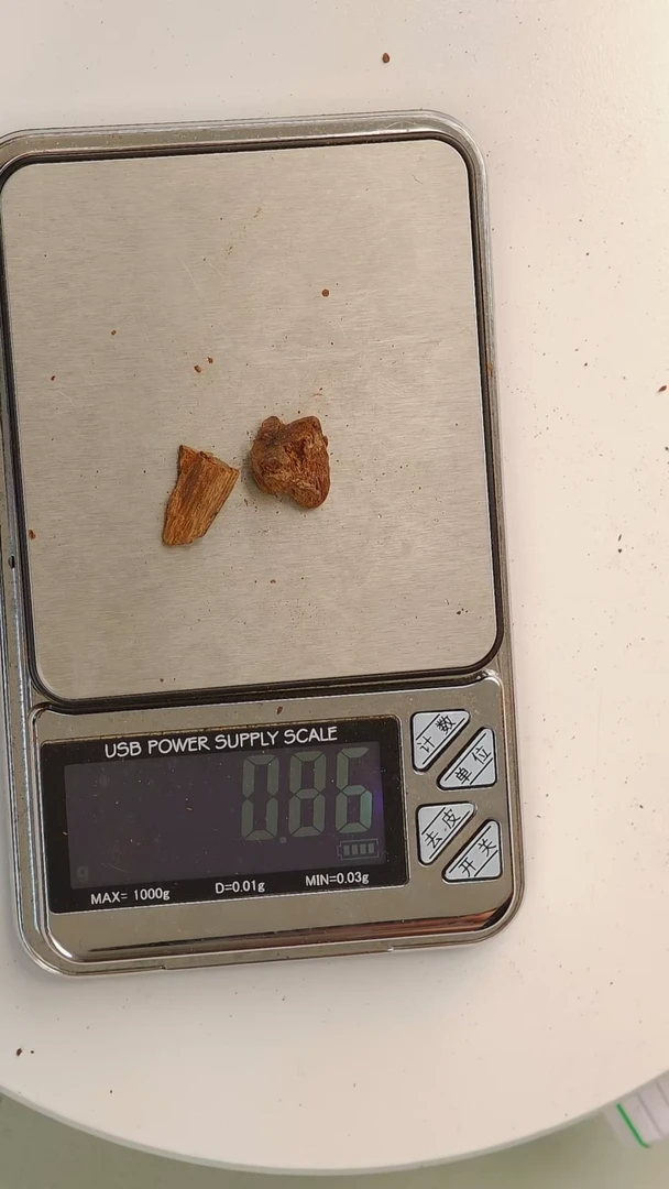 【闪购商品】沉香沉香碎屑富森红土料0.85g