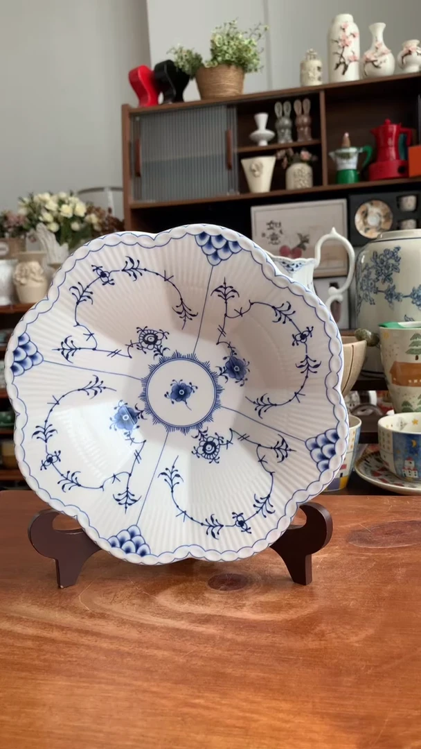 瓷【唐草纹】花瓣深盘