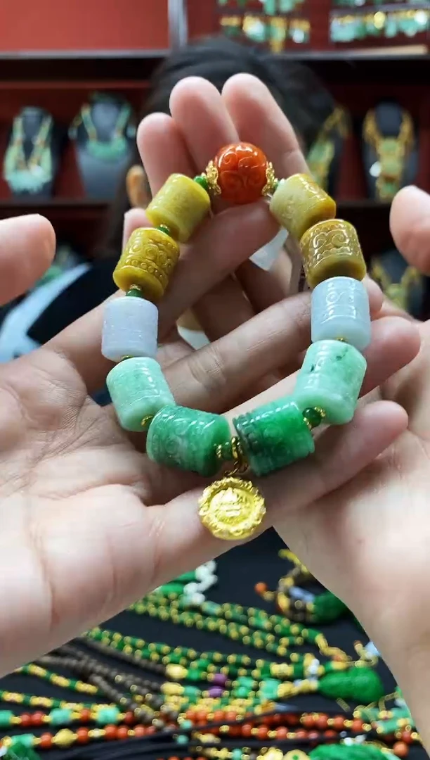 颈饰未镶嵌翡翠手串