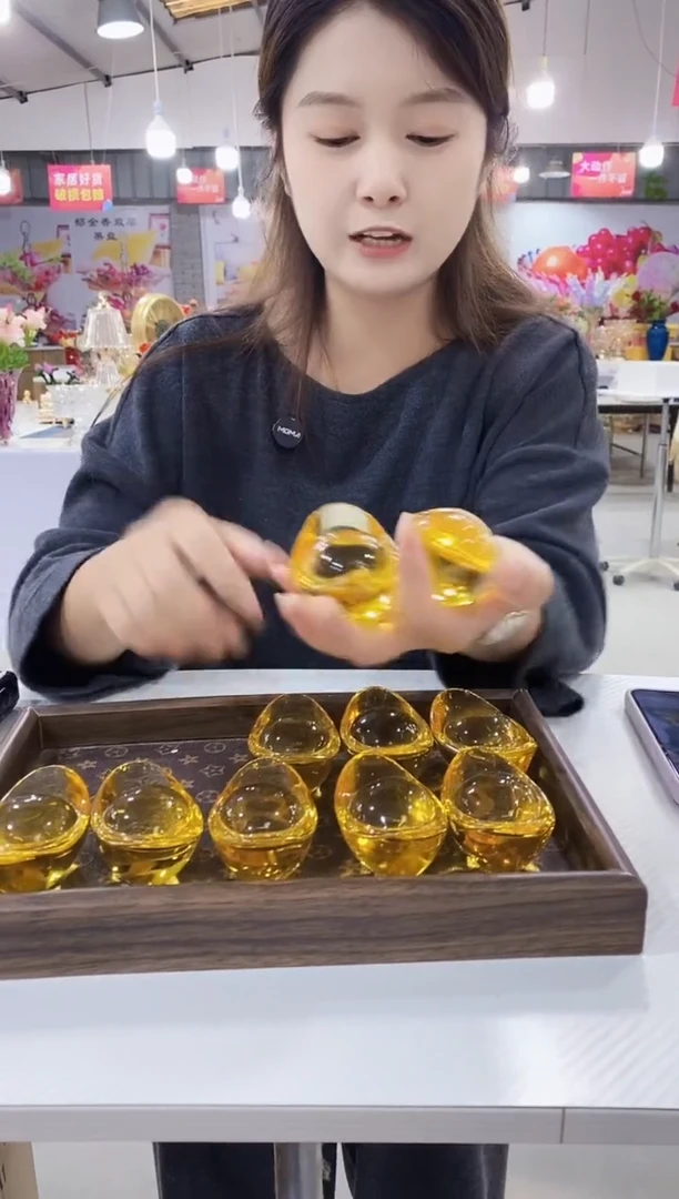 8cm水晶金元宝一个