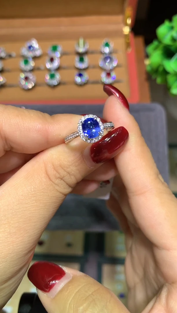 戒指蓝宝石18K金镶嵌1.6ct