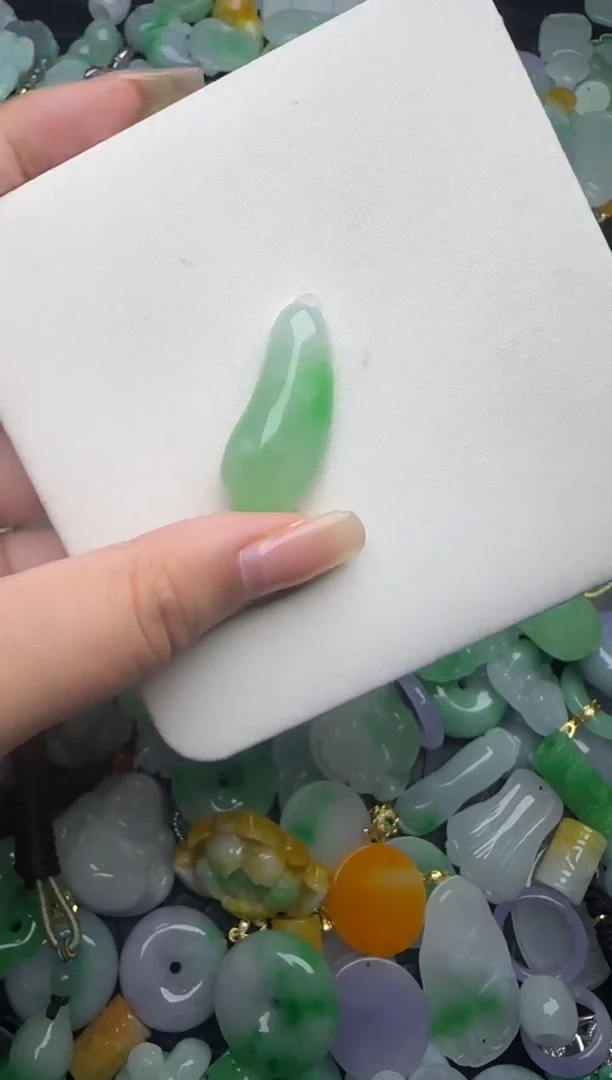 翡翠未镶嵌颈饰天然缅甸翡翠吊坠