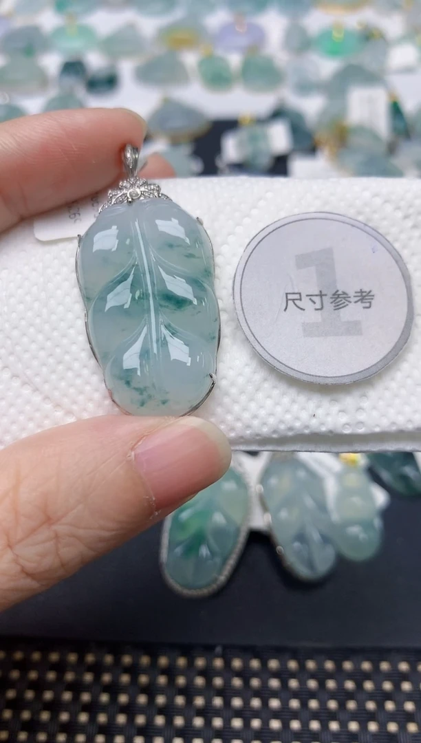 颈饰18K金镶嵌翡翠天然缅甸A货翡翠