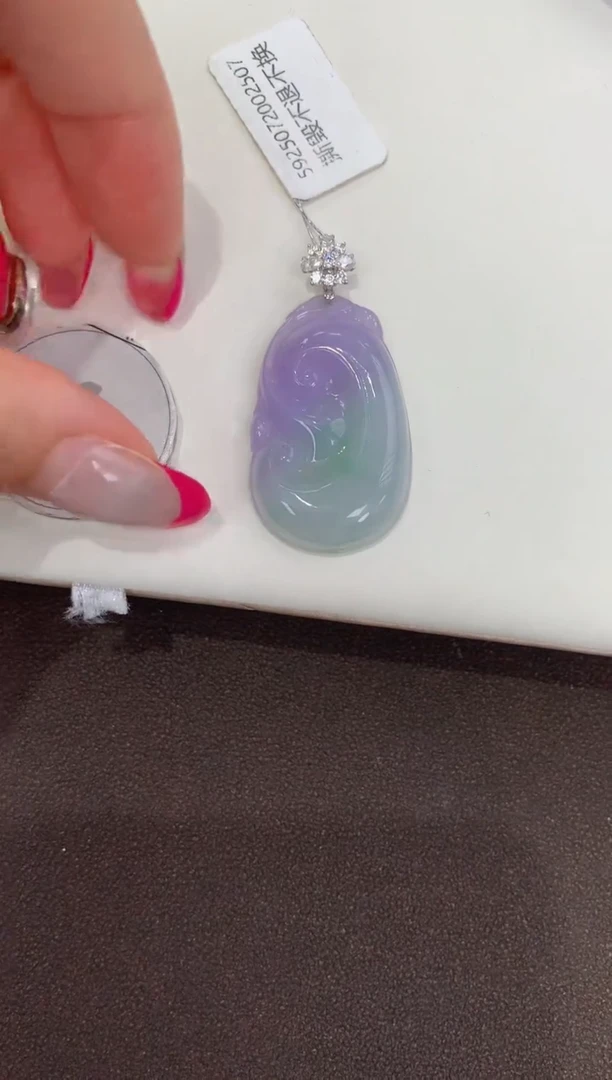 颈饰18K金镶嵌翡翠天然缅甸a货翡翠(多样性发其一