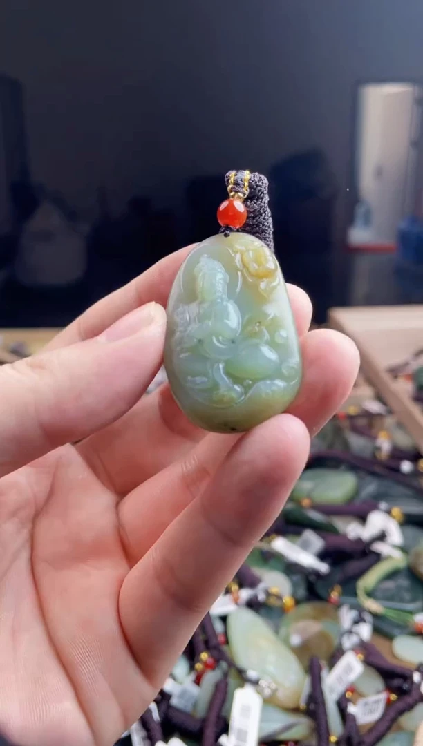 颈饰未镶嵌和田玉1