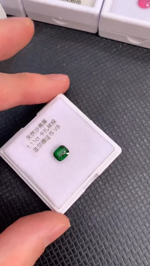 【闪购商品】石榴石（沙弗莱）裸石未镶嵌天然沙弗莱