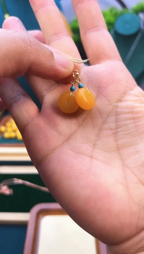 14K金镶嵌蜜蜡耳饰       E82