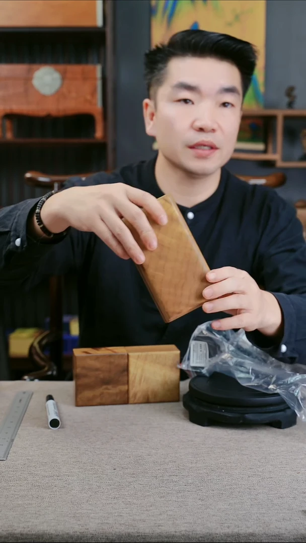 金丝楠E****李金丝楠木紫包金天地盖首饰盒