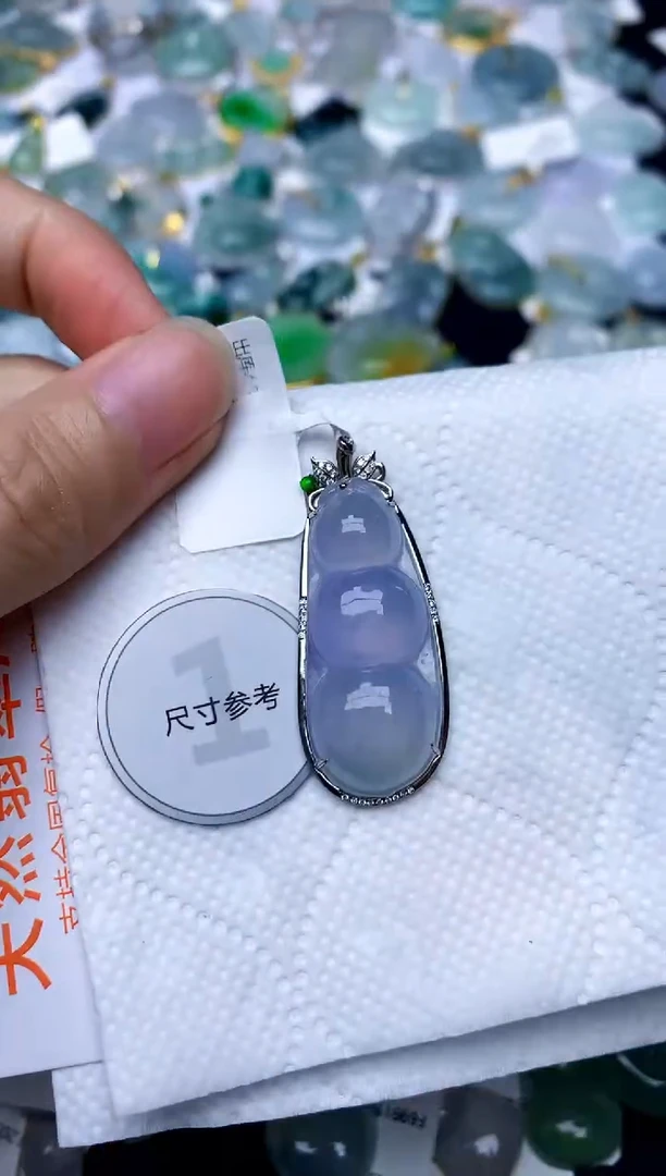 颈饰18K金镶嵌翡翠天然A货翡翠